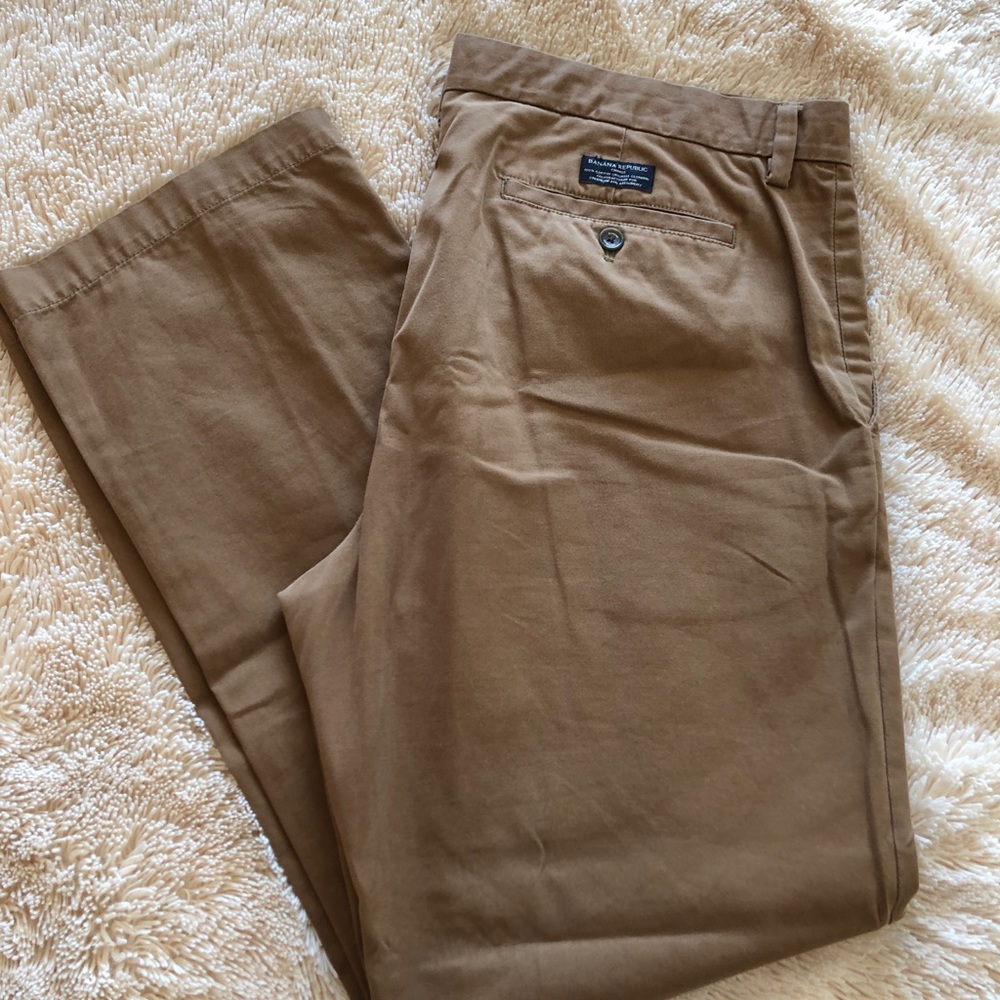 BANANA REPUBLIC MENS CHINOS